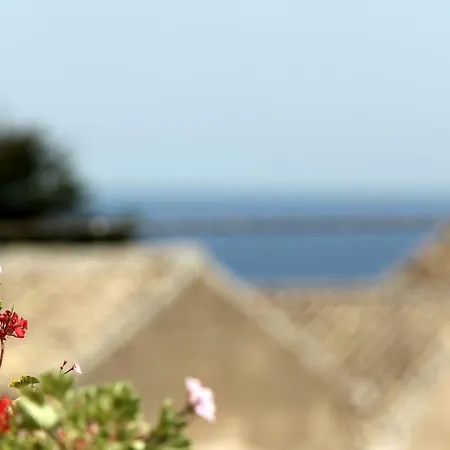 Via Siracusa 5 *